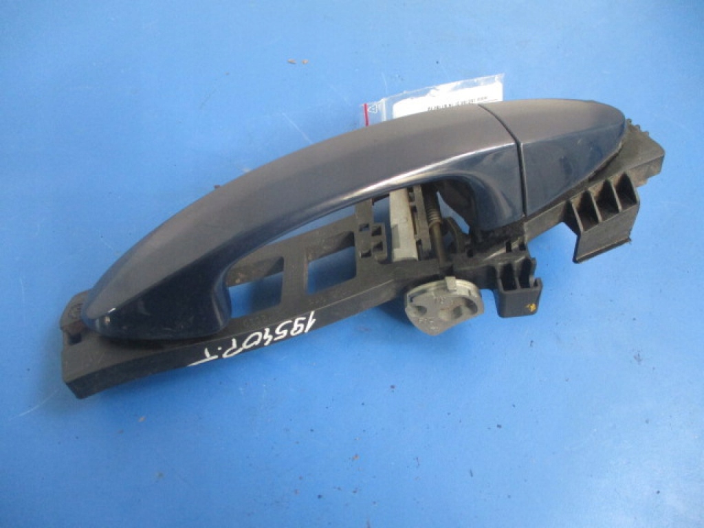 FORD FIESTA MK7 GRIFF HINTEN RECHTS ORIGINALFARBE E9 (BLAZERBLAU) Product image