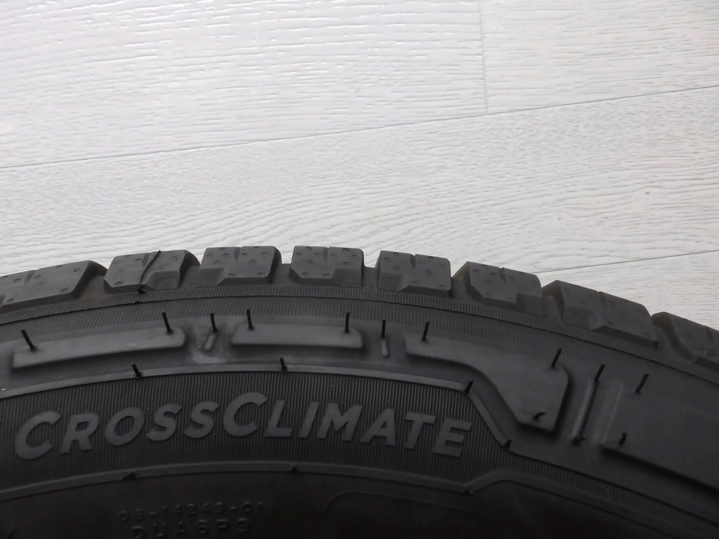 Michelin Agilis CrossClimate Ganzjahresreifen 215/60/17C 109/107T Product image