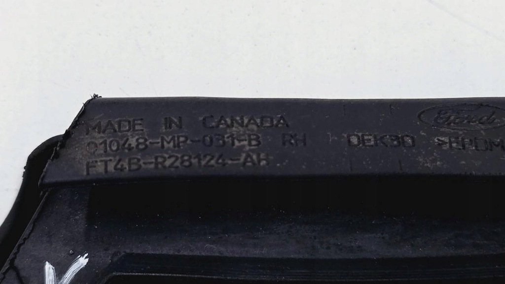 KOTFLÜGELDICHTUNG HINTEN RECHTS FORD EDGE MK2 FT4B-R28124-AH Product image