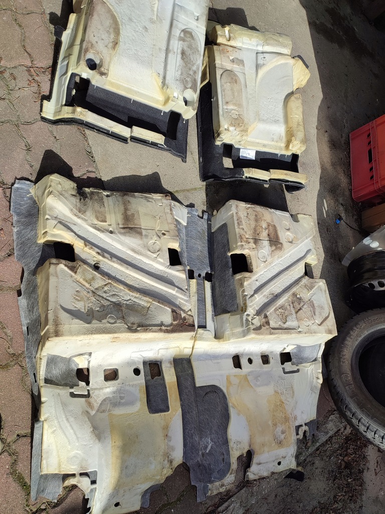 MERCEDES GLA W156 A246 Bodenbelag hinten Product image