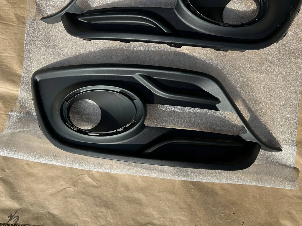 STOßSTANGENGRILL VORNE LINKS RENAULT MEGANE III LIFT Product image