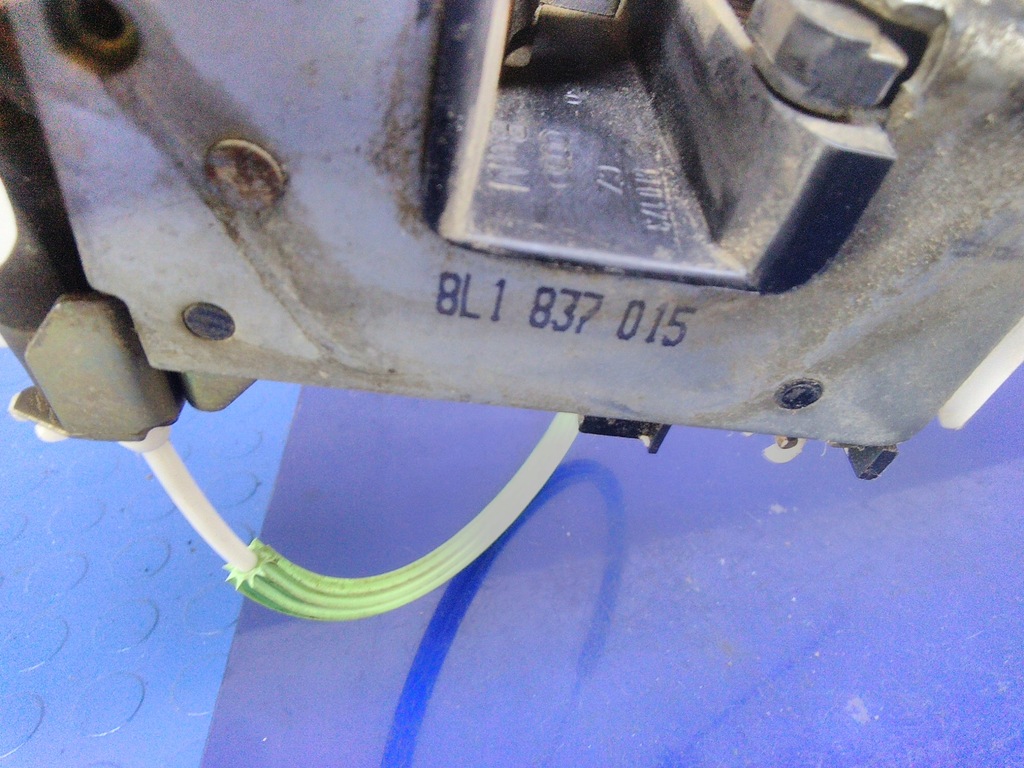 AUDI A3 8L TÜRSCHLOSS LINKS VORNE 8L1837015 Product image