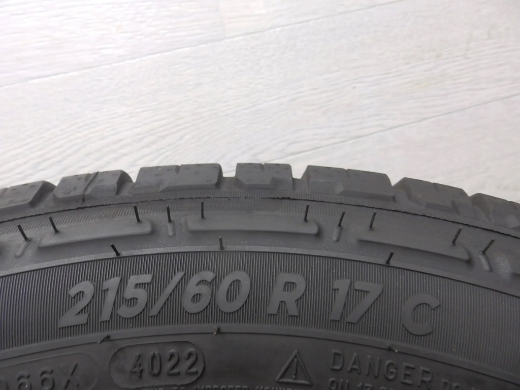 Michelin Agilis CrossClimate Ganzjahresreifen 215/60/17C 109/107T Product image