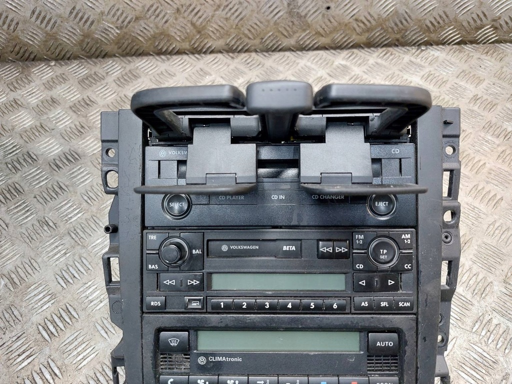 RADIO AIR PANEL GETRÄNKEHALTER GOLF IV Product image