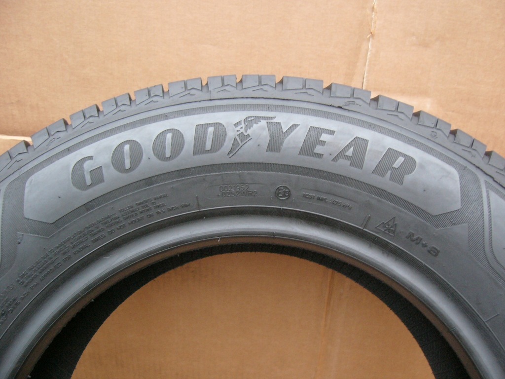 Goodyear Vector 4 Seasons Cargo 215/65 R16C 109/107T 7,4 mm Product image