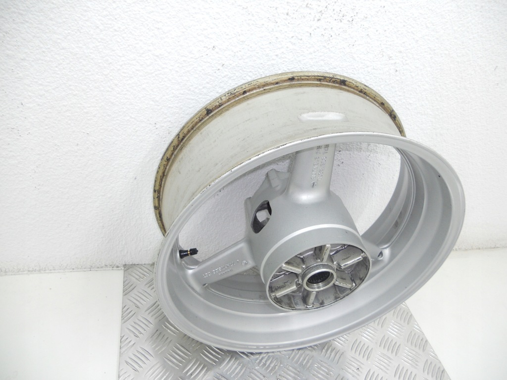 YAMAHA YZF R1 FELGE HINTERRAD ORIGINAL Product image