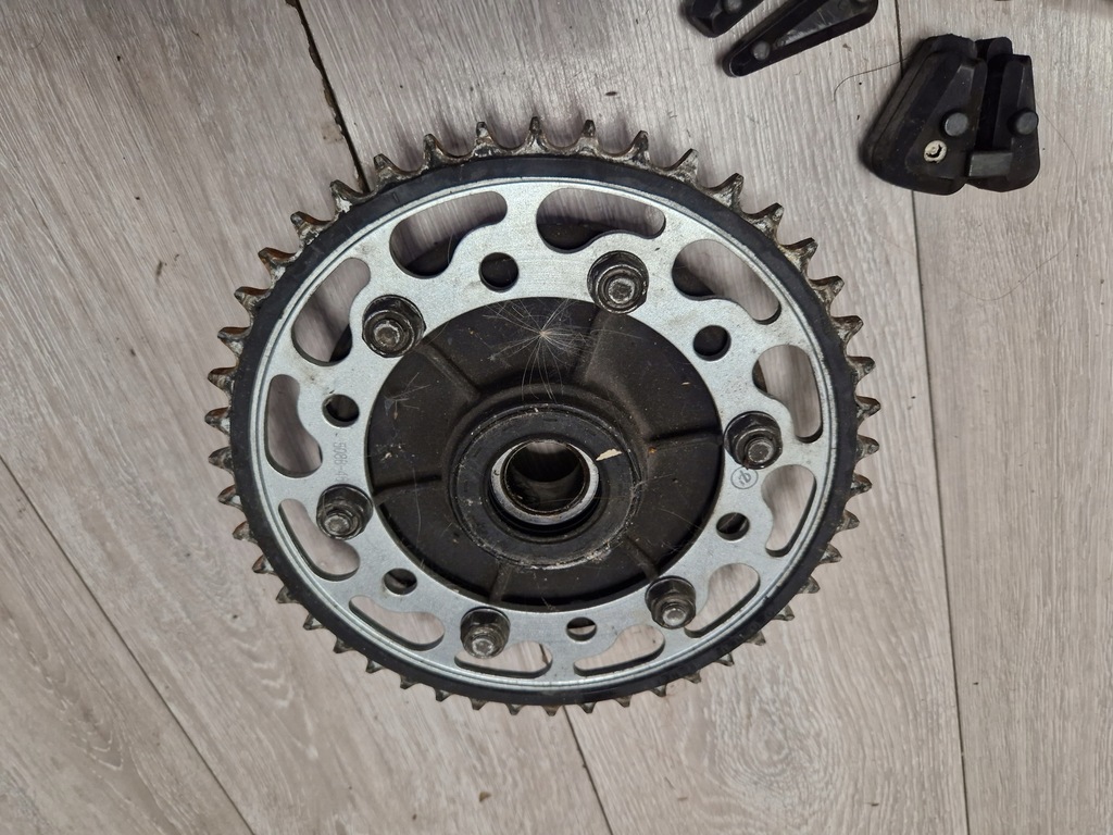 YAMAHA FZ1 FZ8 FAHRERKETTENRAD GUMMIRAD Product image