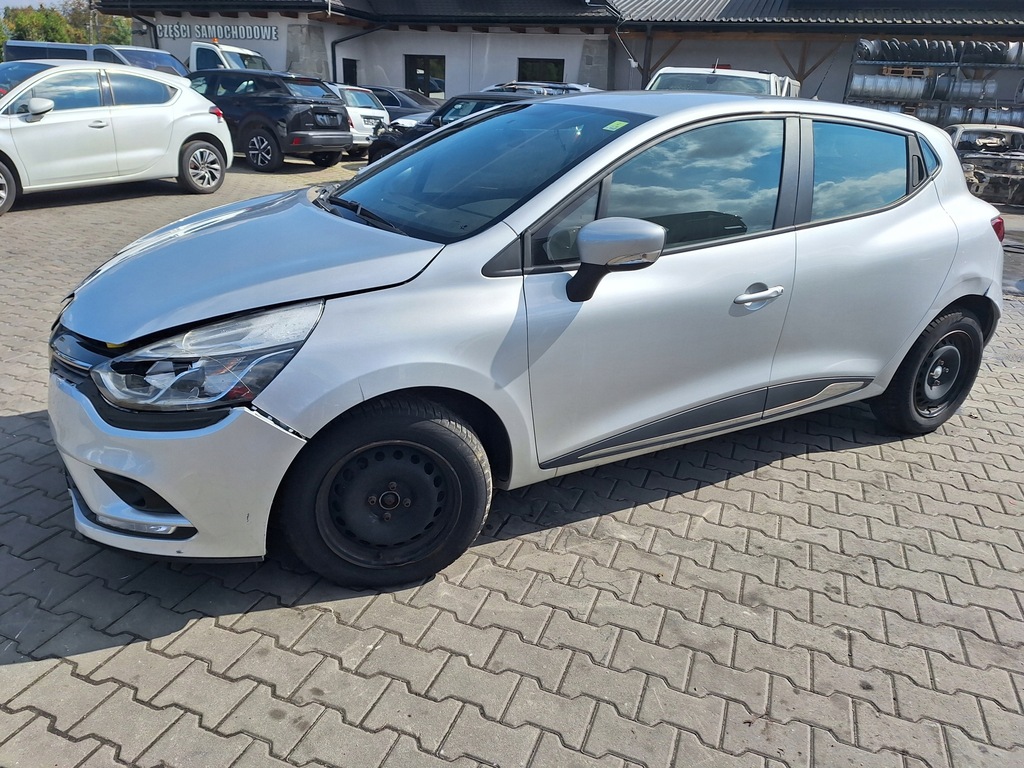 Renault Clio IV 4 BH Captur und rechts vorne Product image