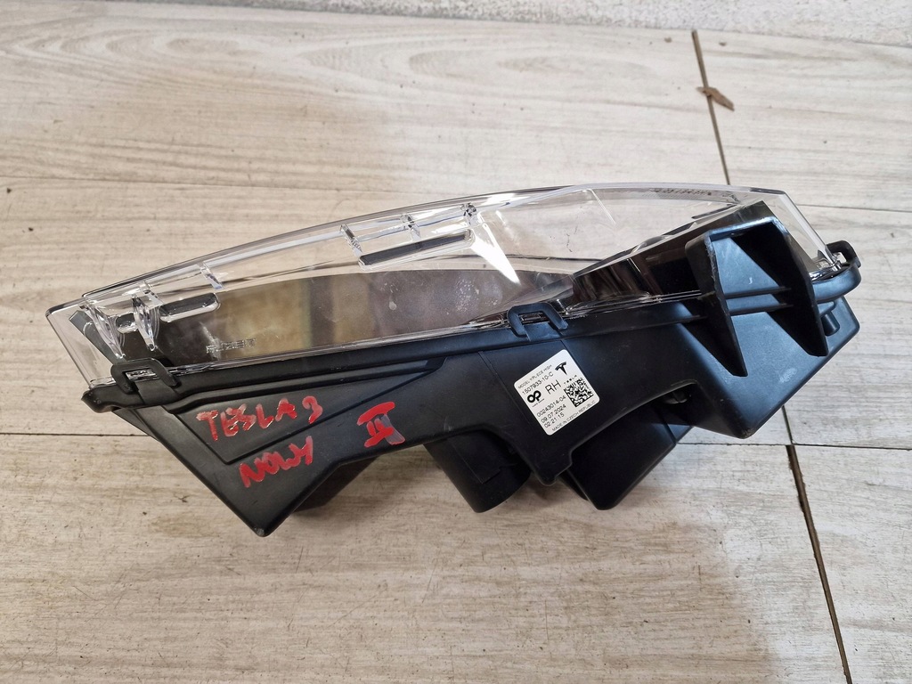 TESLA MODEL 3 Y LIFT HALOGEN RECHTS 1507933-00-C ORIGINAL NEUE Nebelscheinwerfer Product image