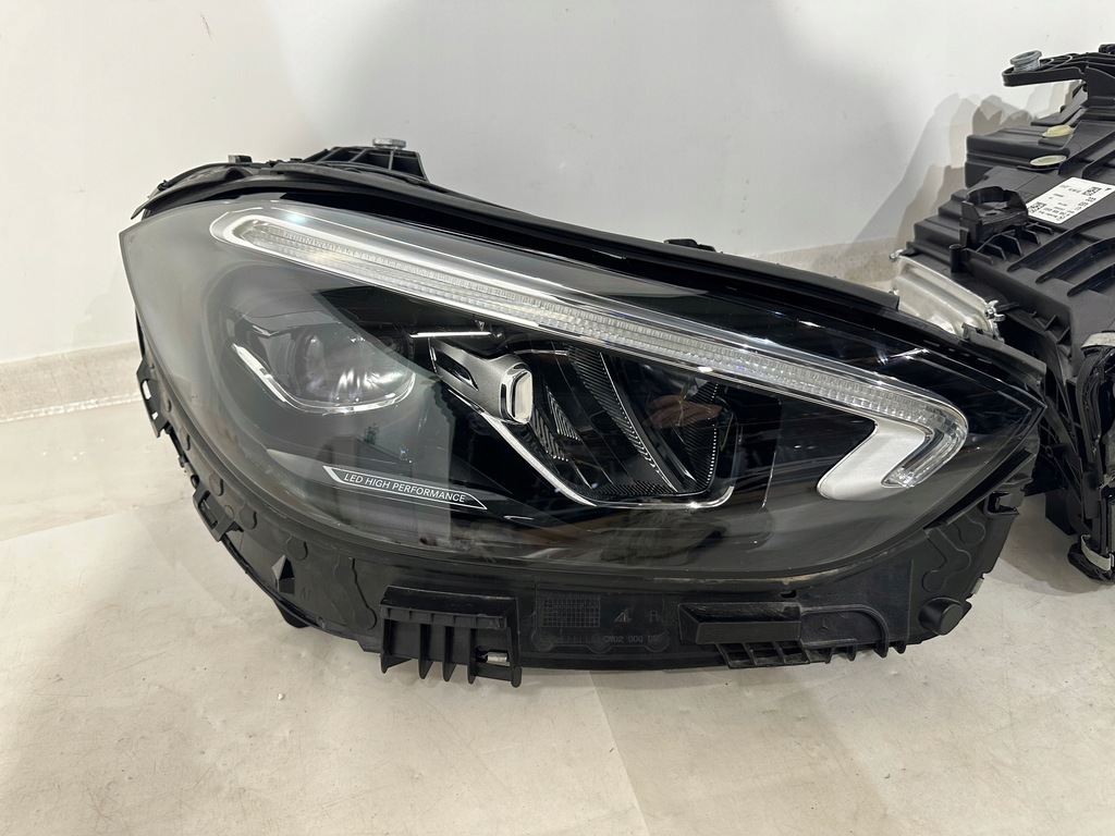 MERCEDES BENZ W206 C-KLASSE LED HIGH PERFORMANCE LINKS RECHTS LAMP EU KPL Product image