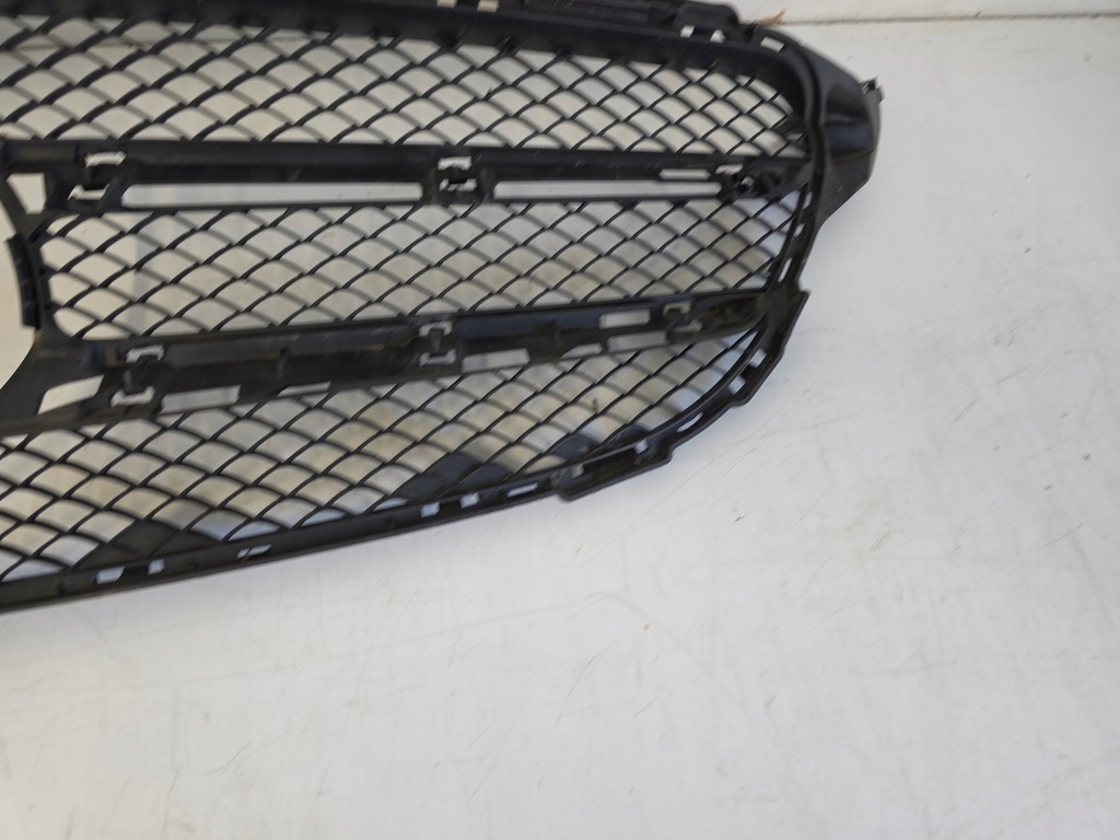 Grill Dummy Stoßfänger Mercedes C Klasse W205 A2058801704 Product image