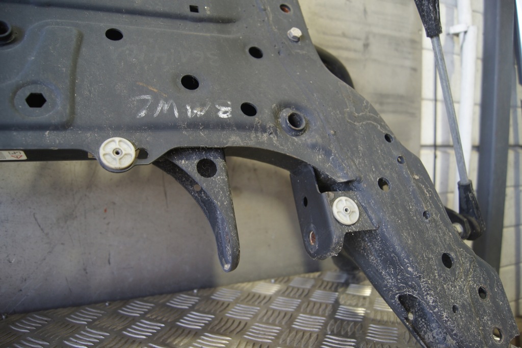 Schlittenbrett BMW F46 F48 F40 VORNE 6872729 Product image