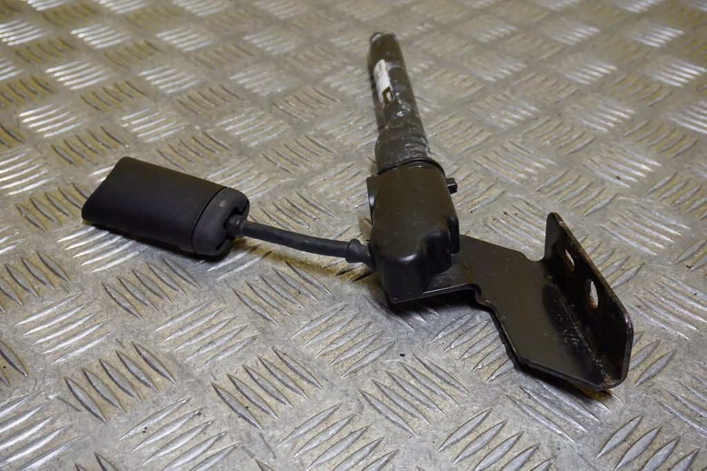 Chevrolet Silverado 2019 2020 - Gürtelspanner hat uns vorne gelassen Product image