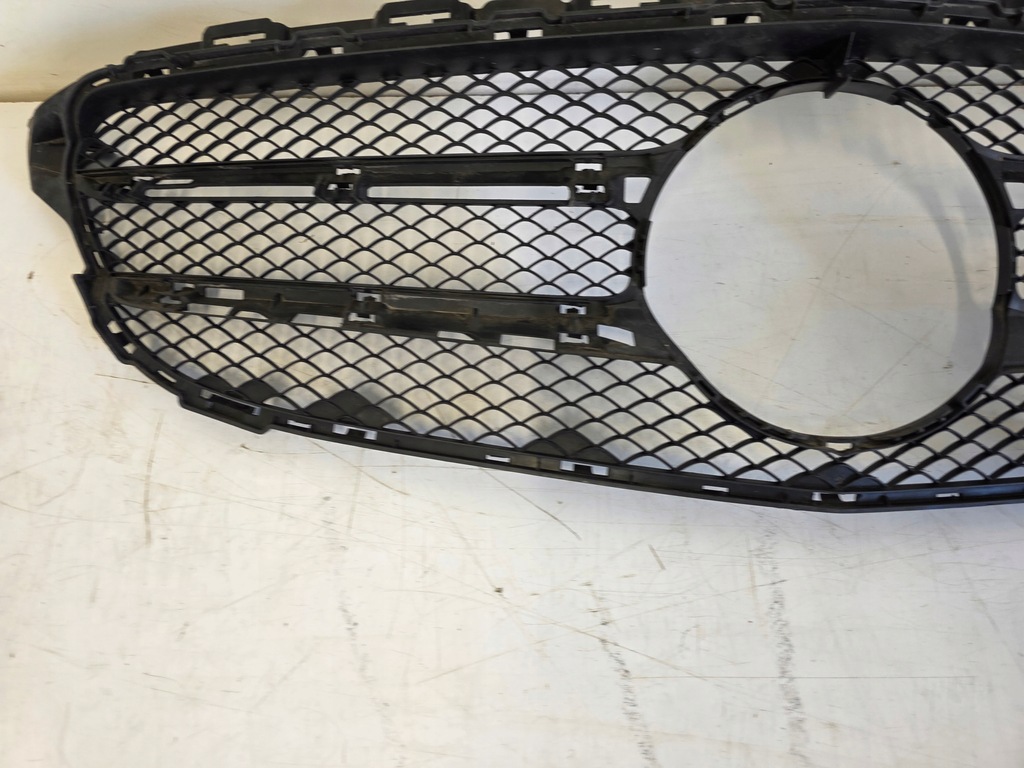 Grill Dummy Stoßfänger Mercedes C Klasse W205 A2058801704 Product image