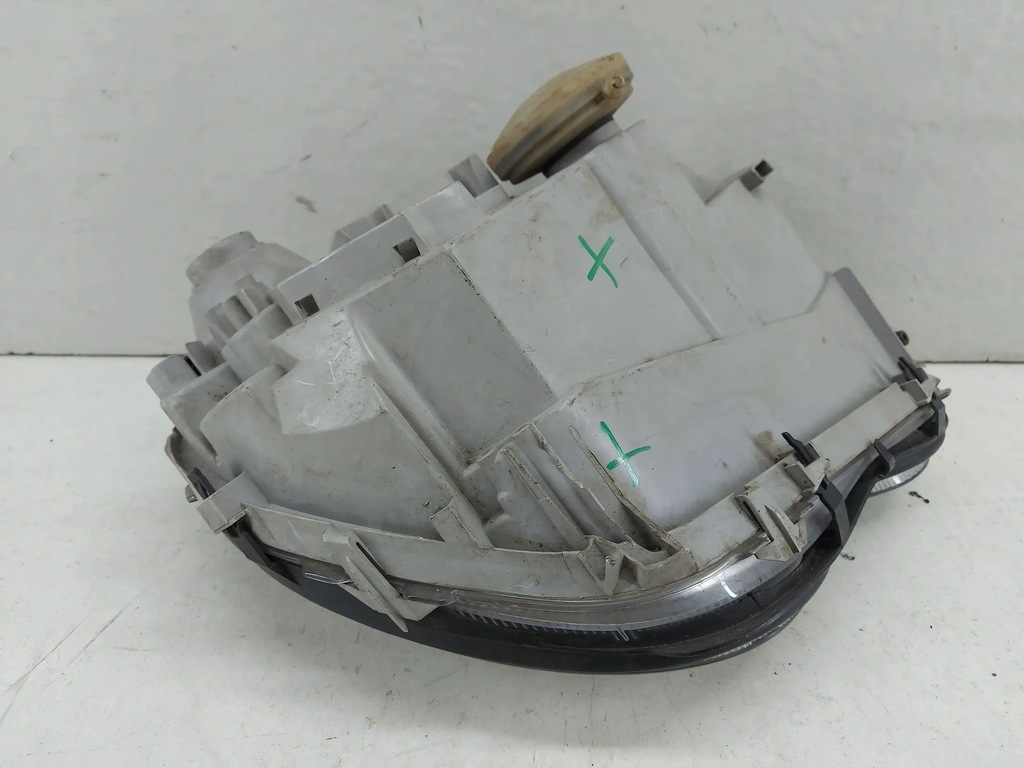 Mercedes-Benz C-Klasse 203 W203 linker Frontscheinwerfer-Frontreflektor Product image