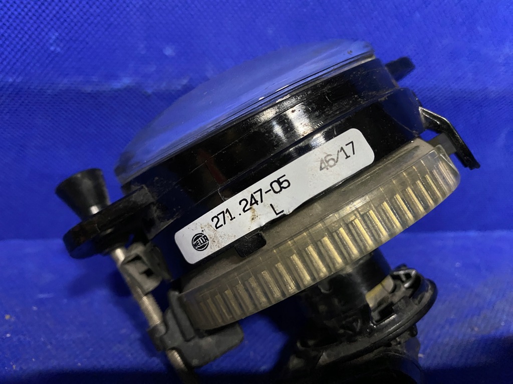 VW MULTIVAN T5 04-09 HALOGEN LINKS VORNE HELLA 271.247-05 Product image