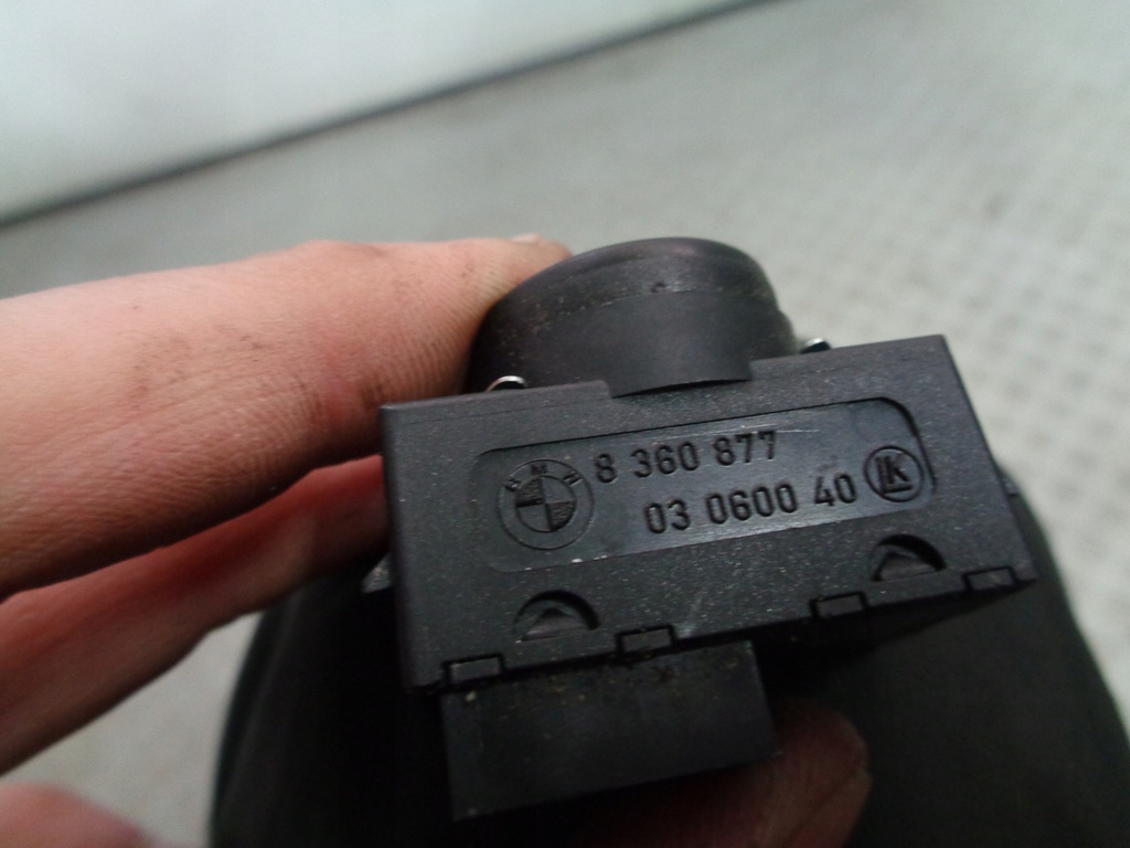 LAND ROVER RANGE III L322 2009HEBERSITZ-EINSTELLSCHALTER 8360877 Product image
