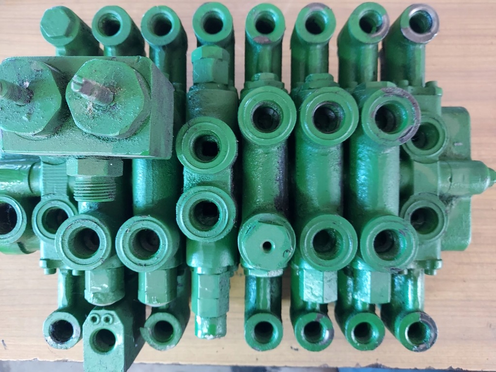 VERTEILERBLOCK HYDRAULISCH JOHN DEERE 1450 WTS Product image