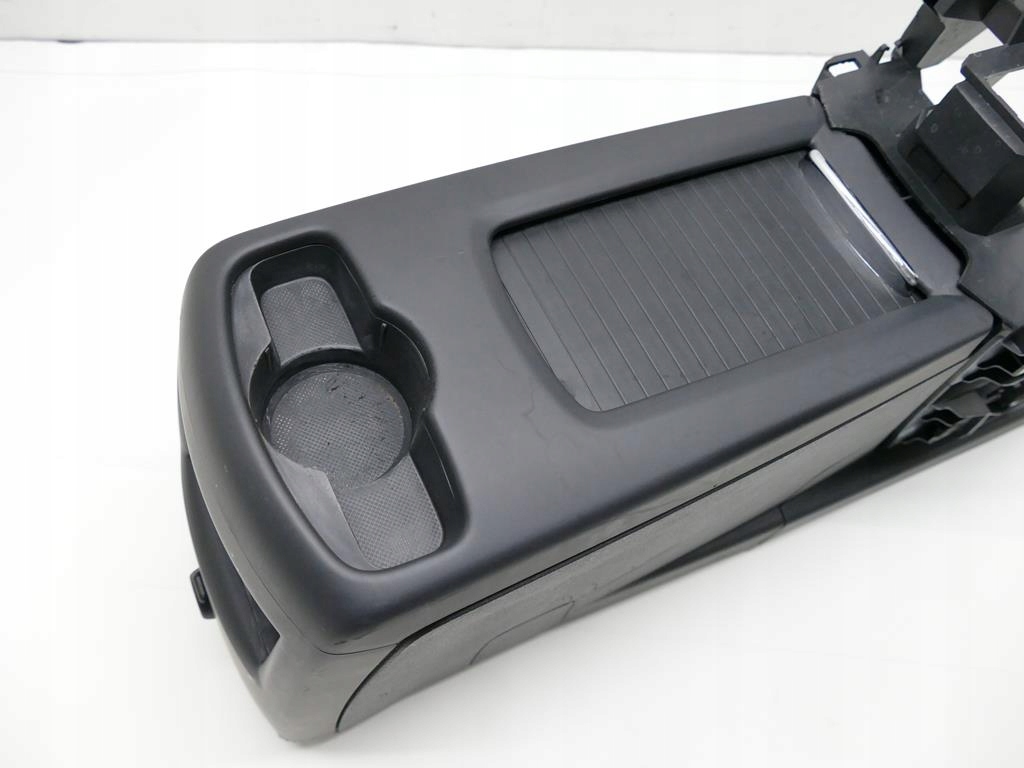 PEUGEOT 5008 MITTELTUNNEL ARMLEHNE Product image