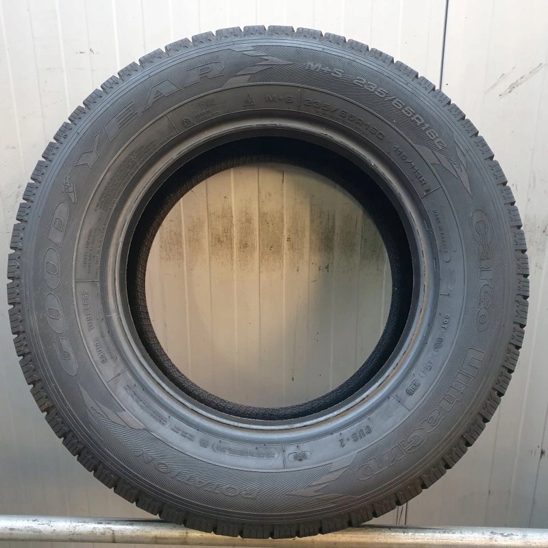 Goodyear Cargo UltraGrip 2 235/65R16 115/113 R Schneegriff (3PMS Product image