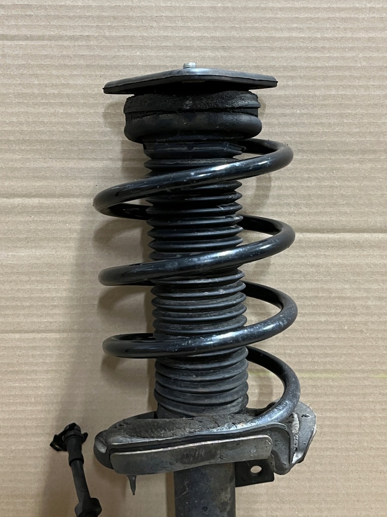 FOCUS MK3 11 – MCPERSON Achsschenkel, Stoßdämpfer, links, Satz. Product image