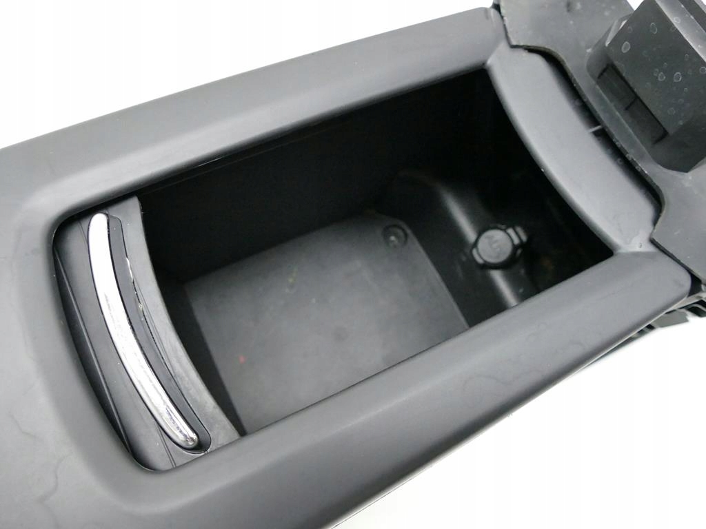 PEUGEOT 5008 MITTELTUNNEL ARMLEHNE Product image