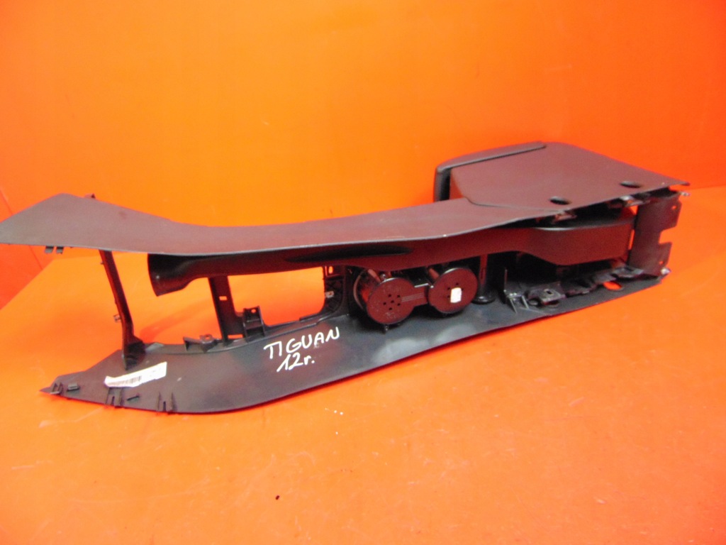 VW TIGUAN I 5N 5N2 LIFT CENTER TUNNEL ARMREST LEDER EUROPA Product image