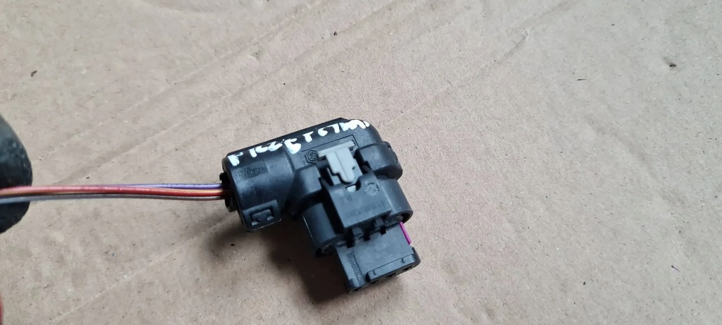 A5 8W STECKER 4F0973704 A4 B9 8W Q5 VW AUDI Product image