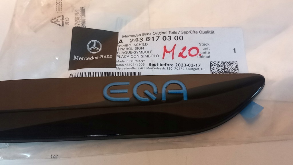 Mercedes EQA Emblmate Front vorne links EQA Bydgoszcz A2438170300 Neu Product image