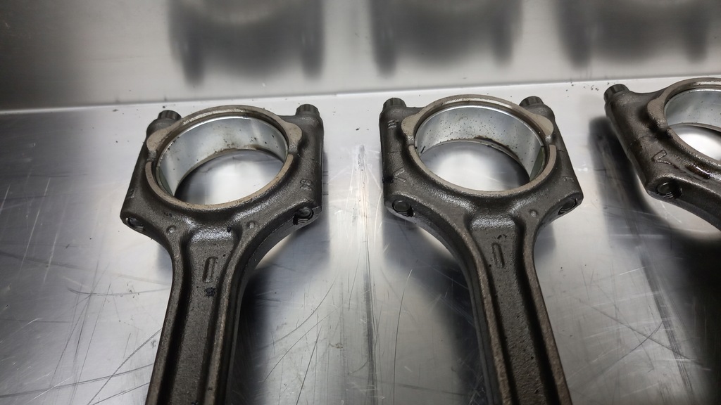 PLEUELKOLBEN VOLVO 2.4 D5 D5244T15 SET Product image