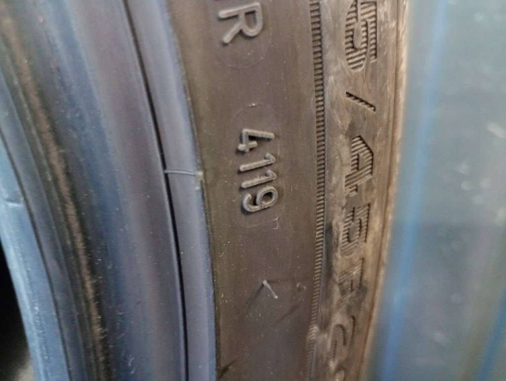 Dunlop Winter Sport5 5 2x 255/45R20 und 2x 285/45R20 Reifen 4,3 mm Winter Product image