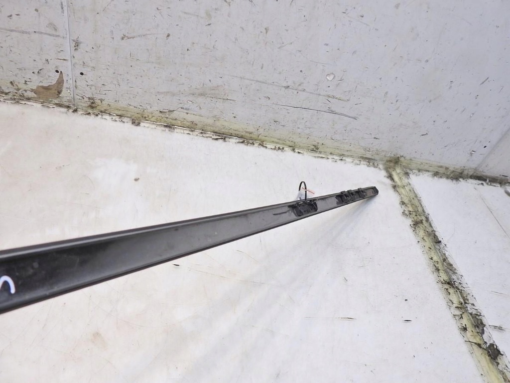 DACHLEISTE, LINKS, SUBARU LEGACY V COMBI Product image