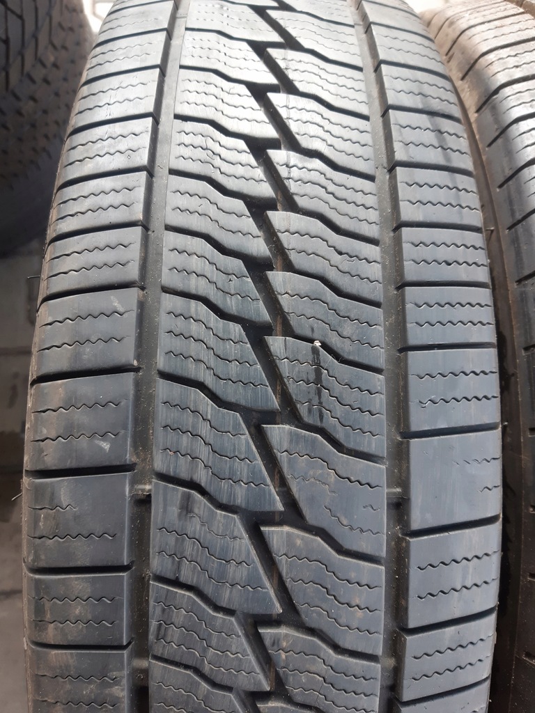 Firestone Vanhawk Multiseason 225/75R16c Ganzjahresreifen Product image