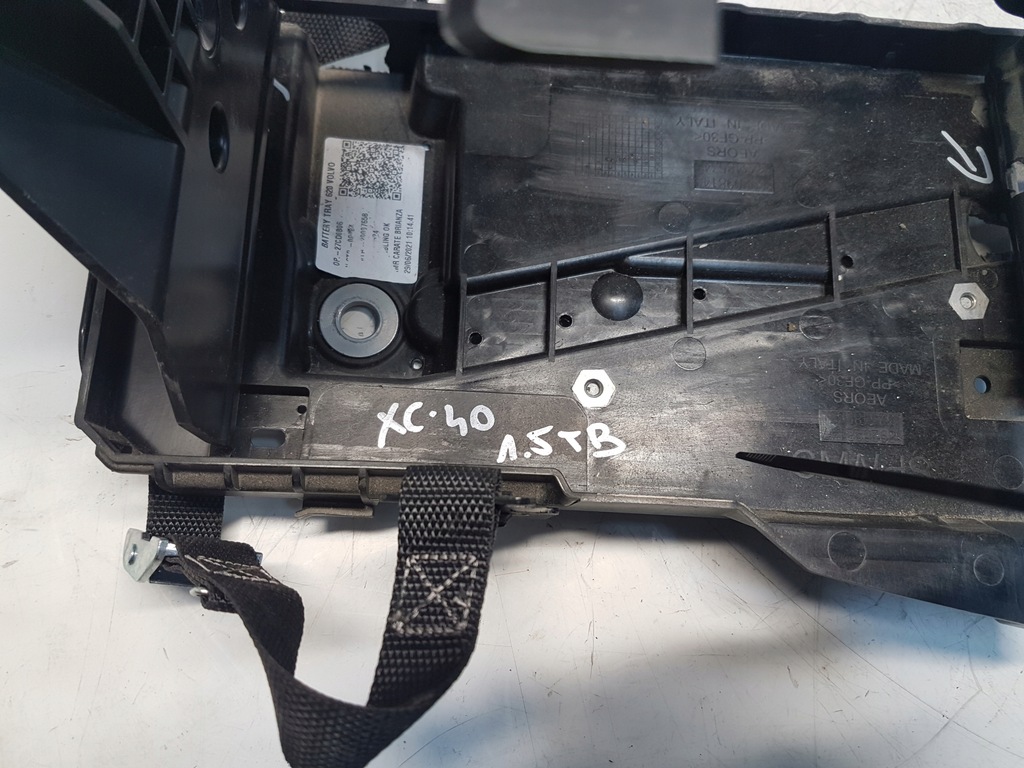 VOLVO XC40 Batteriegehäusehalterung Product image