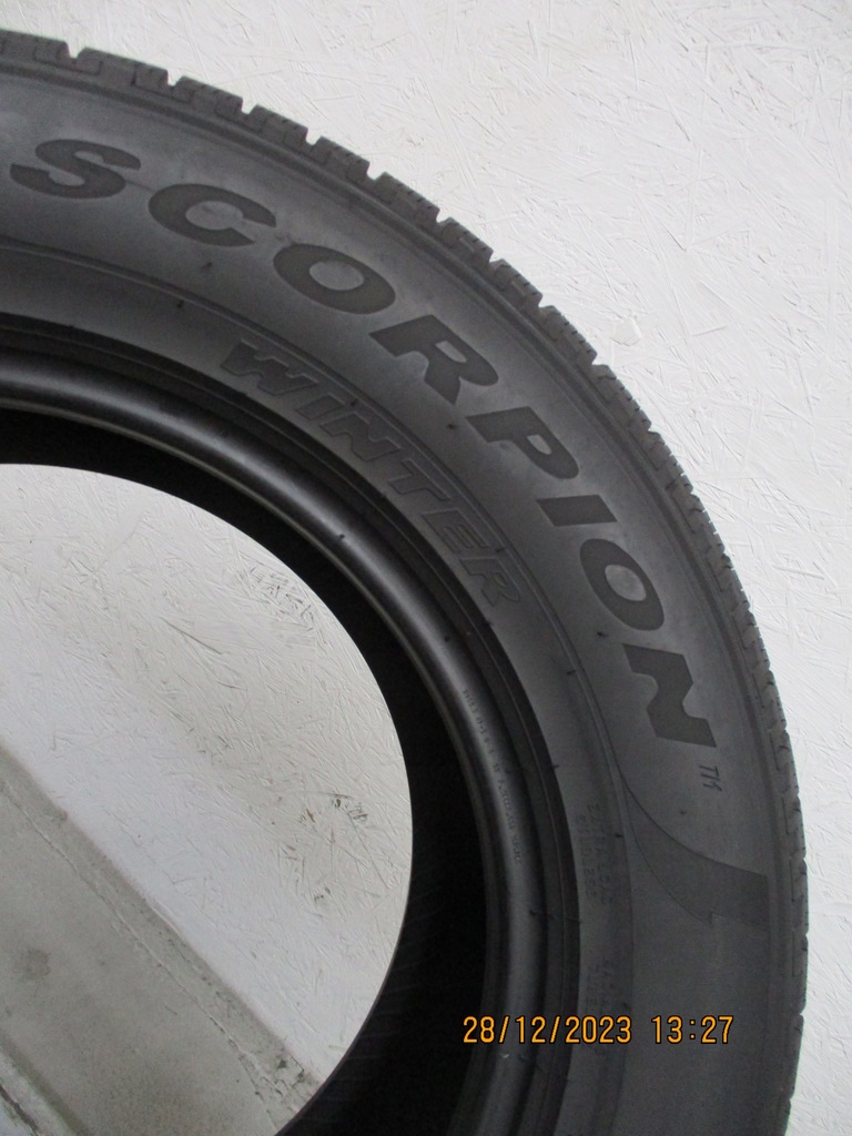 1x 235/65R17 Pirelli Scorpion Winter 5,5mm Product image