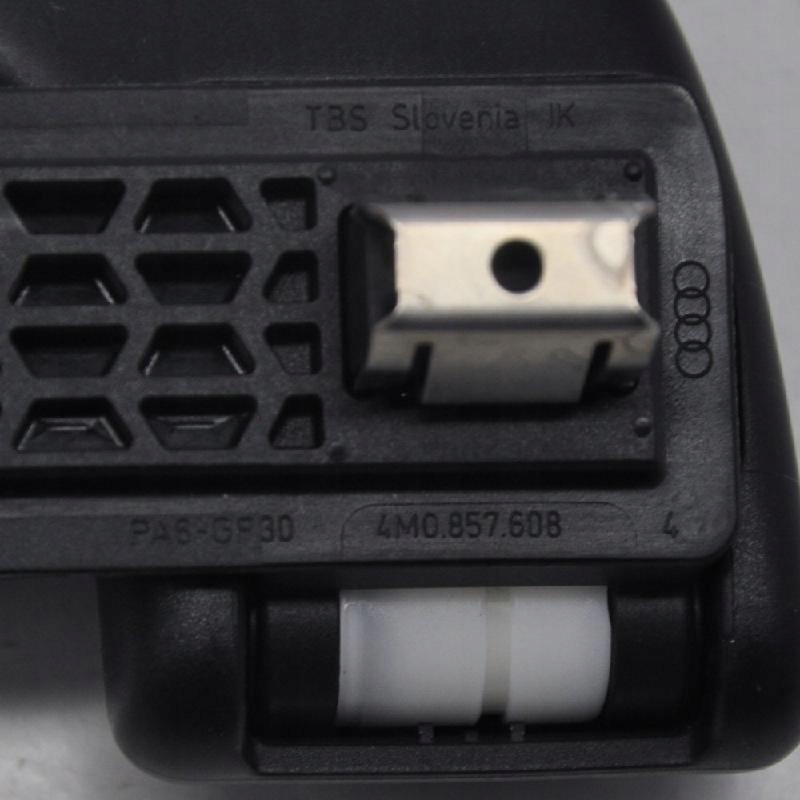 Hinterer rechter Griff des Audi A4 Avant (8W5, B9) 4M0857608 3.0L Product image