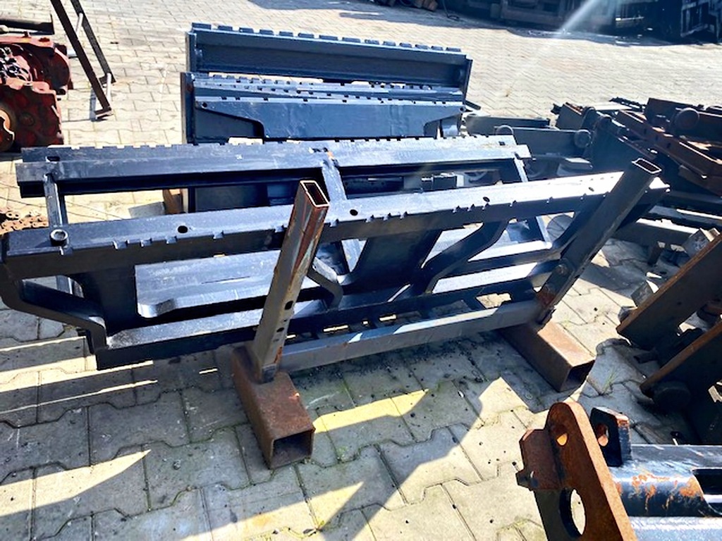 Frontplattenstapler > TUR > Lader > Traktor > Gabelstapler Product image
