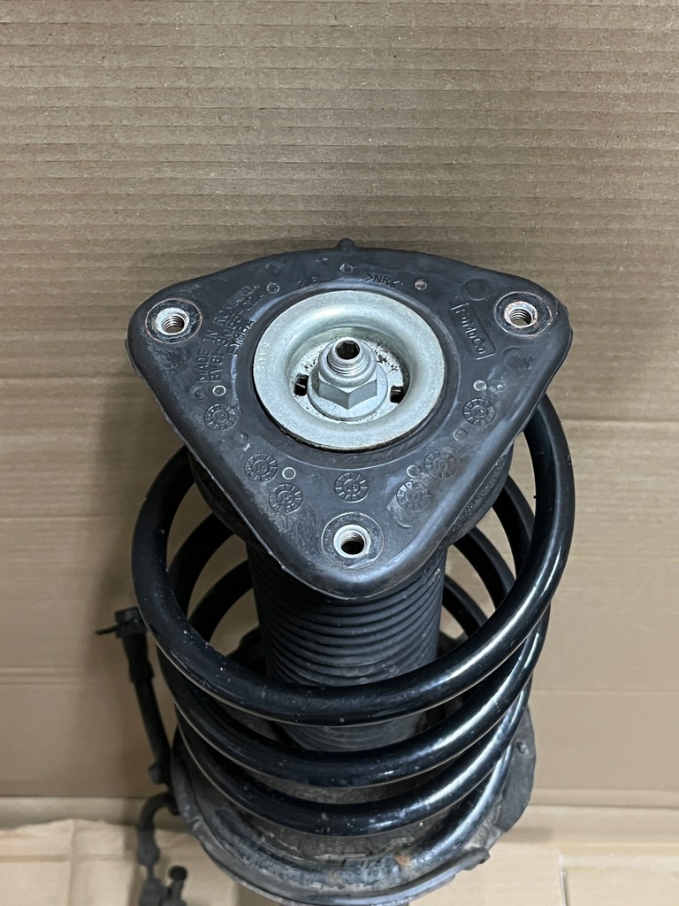 FOCUS MK3 11 – MCPERSON Achsschenkel, Stoßdämpfer, links, Satz. Product image
