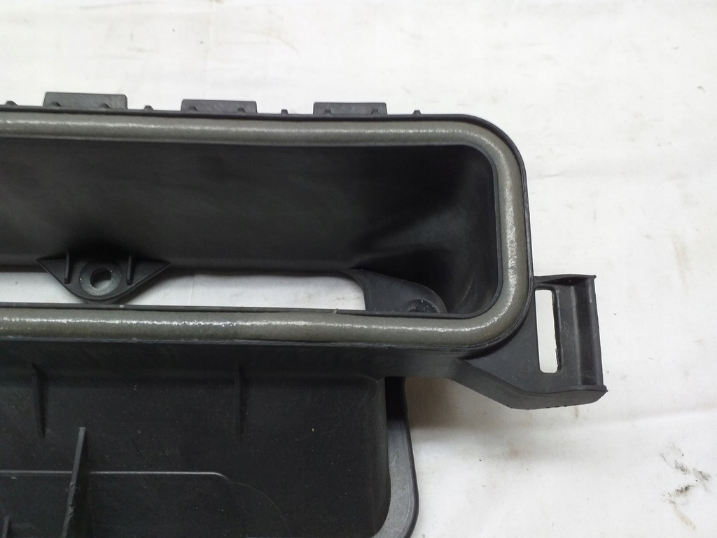 MERCEDES-LUFTEINLASSABDECKUNG Product image