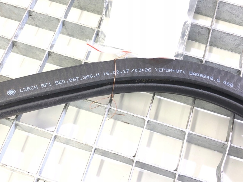 DICHTUNG SKODA OCTAVIA III Schrägheck 5E0867366H Product image