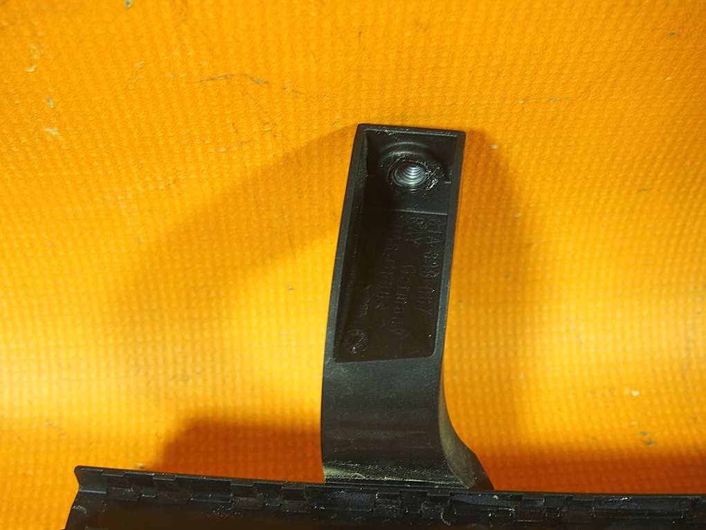Audi Q2 81A 32KM Fensterführung hinten LINKS 81a839067 Product image