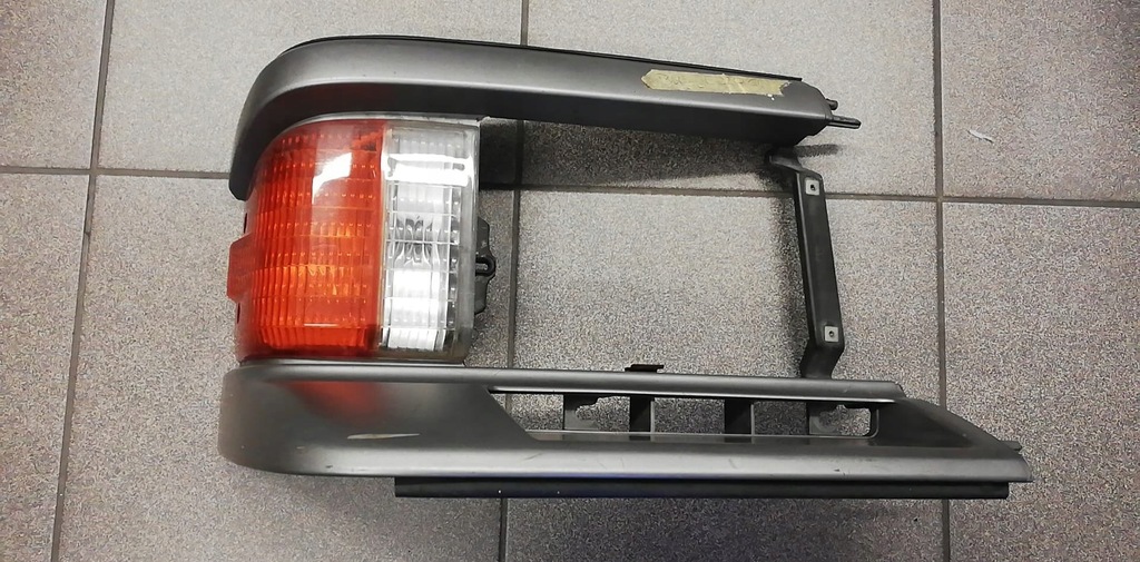 MAZDA E2200 Blinkerlampenrahmen, vorne rechts Product image