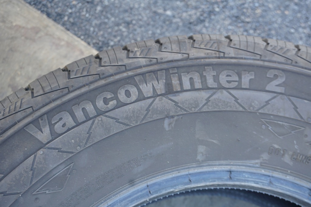 CONTINENTAL VANCOWINTER 2 225/75 16C REIFEN 2 Stk. Product image