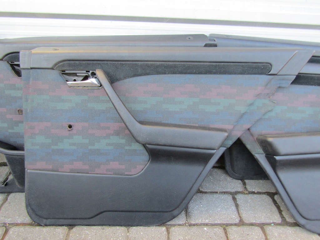 2 MERCEDES W202 93–97 BACON TÜRPOLSTERUNG 4 STÜCK SCHWARZE FARBE Product image