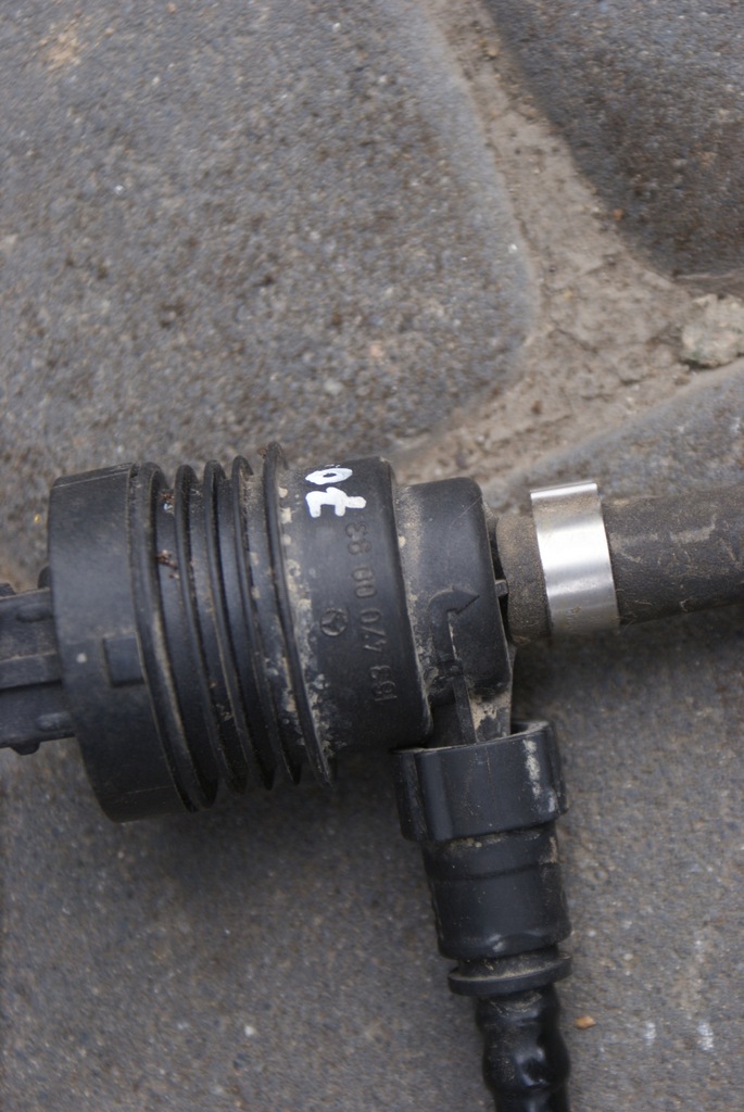 Mercedes ML W163 Kraftstoffentlüftungsventil Product image