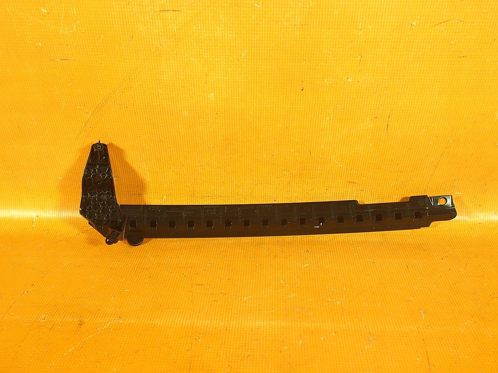 Audi Q3 83A 17KM Türfensterführung hinten RECHTS 83a839068 Product image