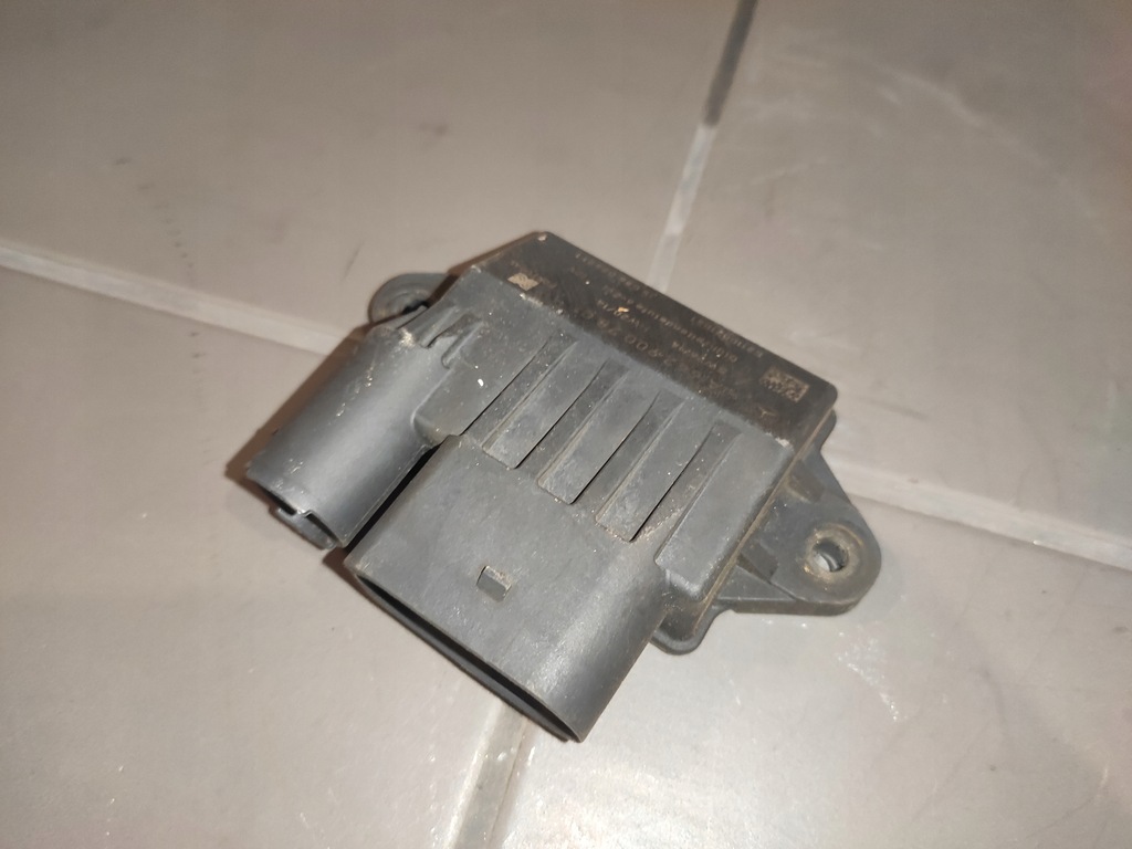 MERCEDES W221 OM642 3.0D GLÜHKERZE RELAISMODUL A6429007801 ORIGINAL Product image