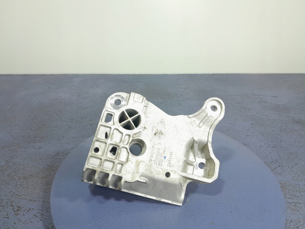 VOLVO XC40 I ​​​​LIFT 2.0 B3 HYB 163 PS GETRIEBEMONTAGE AUT 32249354 Product image