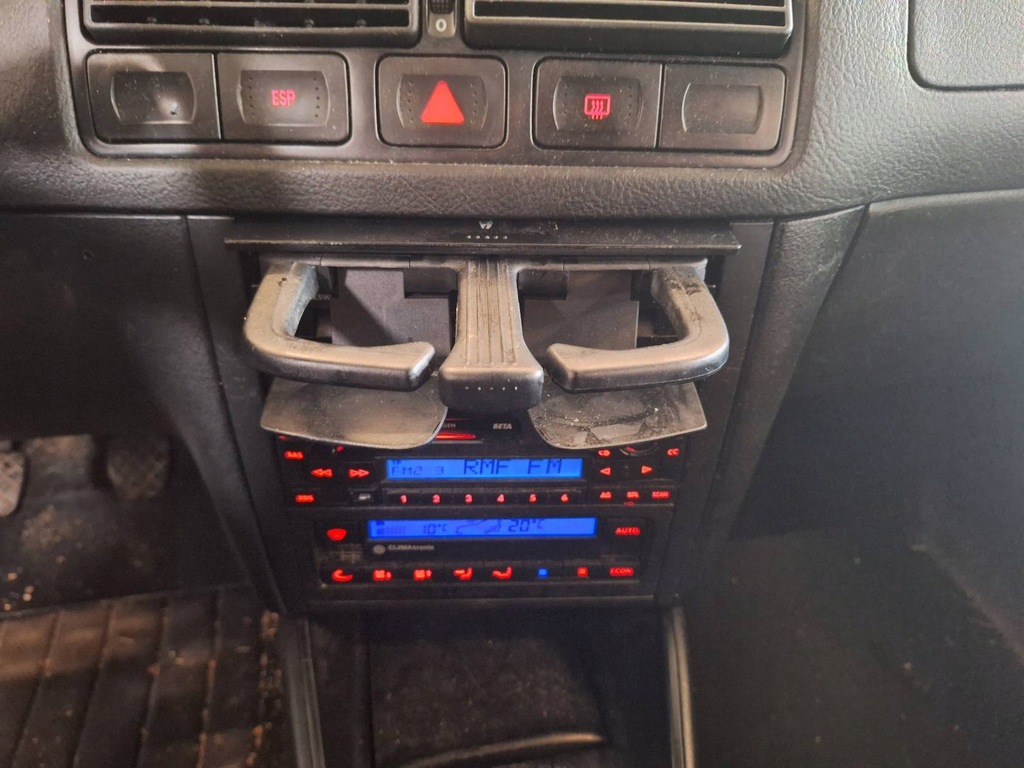 RADIO AIR PANEL GETRÄNKEHALTER GOLF IV Product image