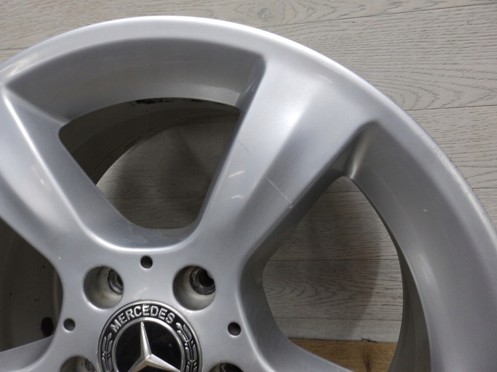 Mercedes C-Klasse A203 Felgen 7Jx16H2 Et31 5x112 Product image